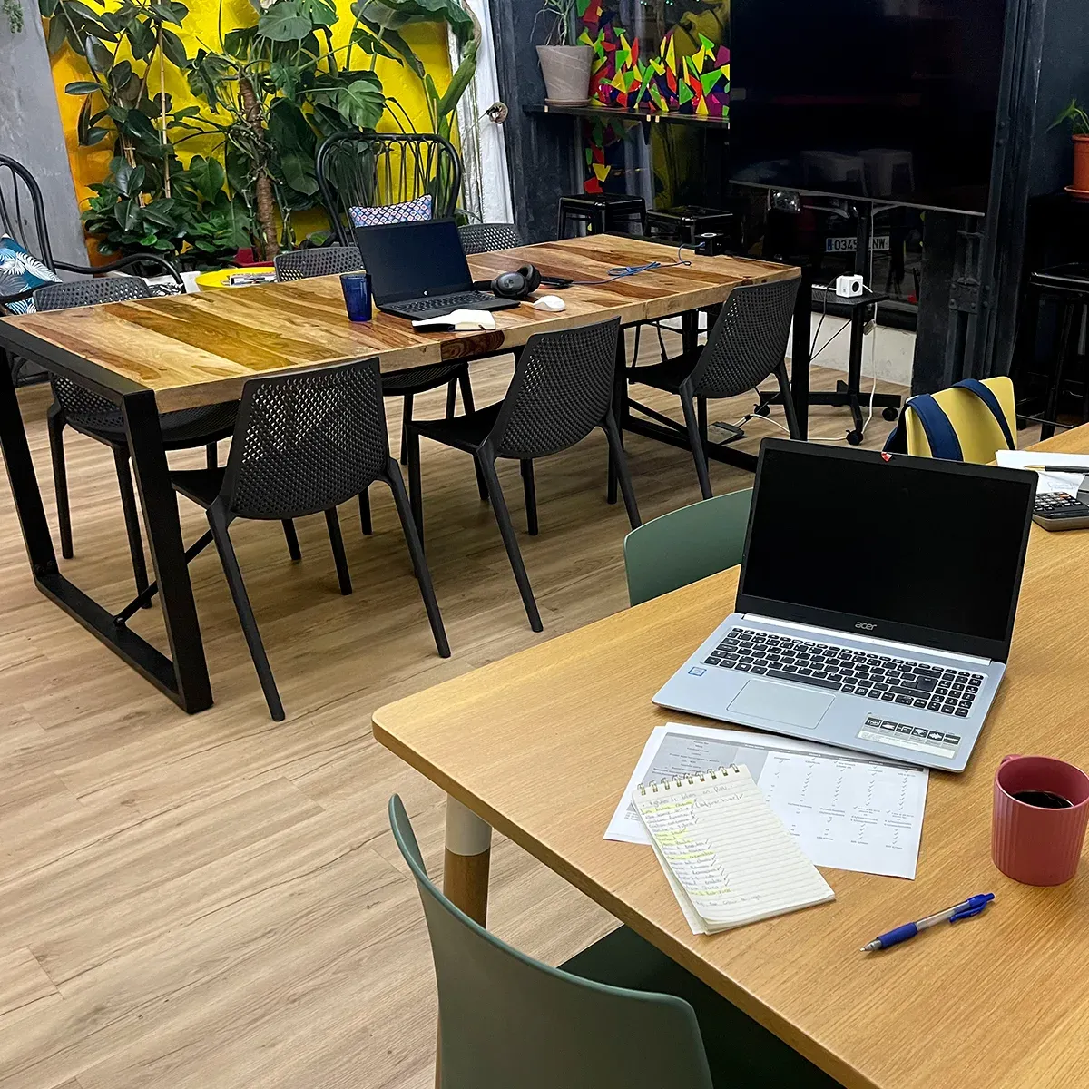 Coworking en FreeLand: mesas compartidas en La Palma, Adelfas